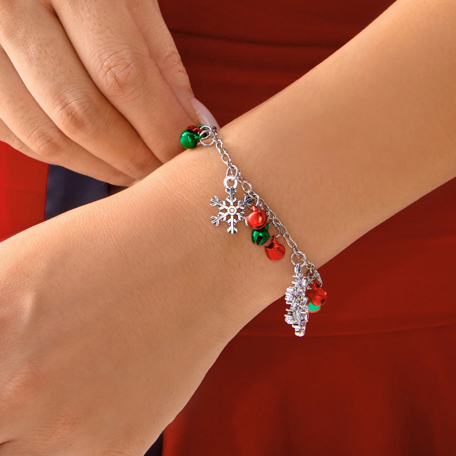 🎄 SnowGlow™ – Christmas Charm Bracelet