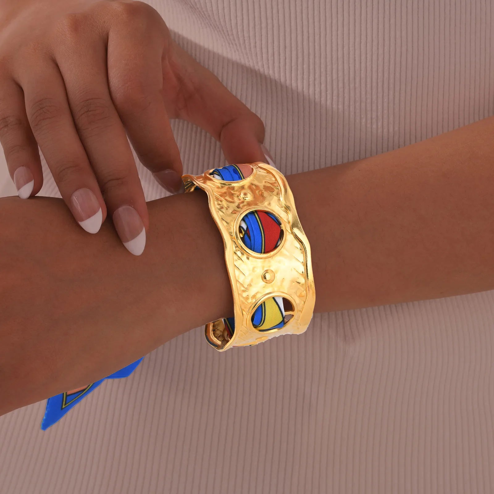 SilkLuxe™ - Retro Luxury Silk Scarf Bangle