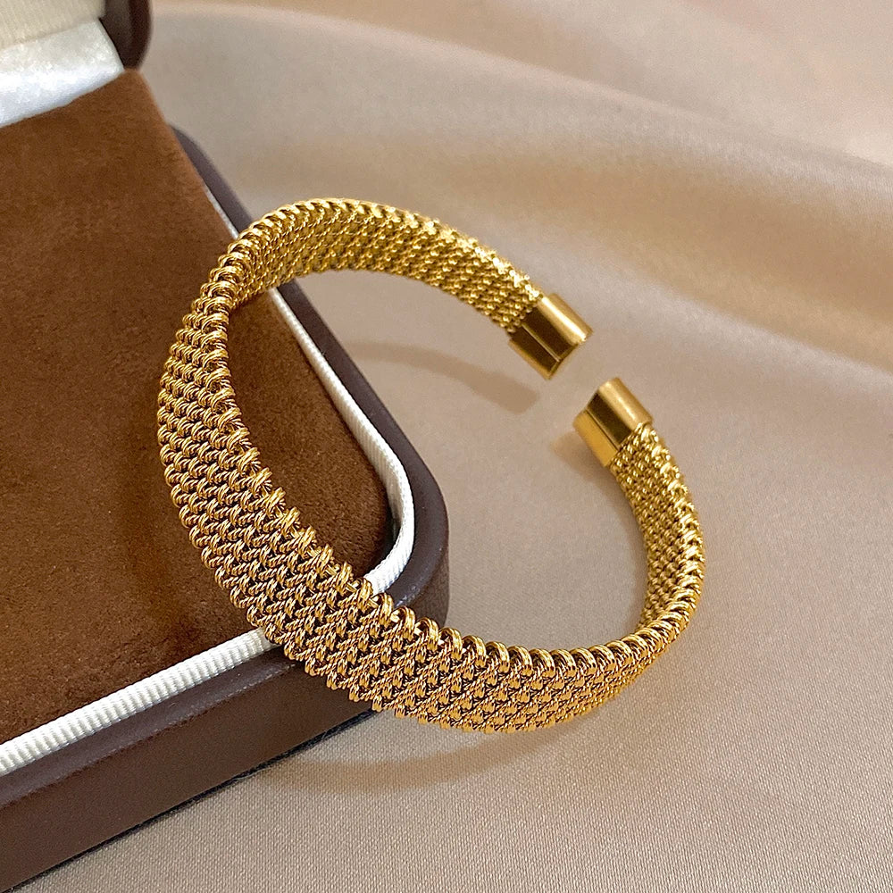 💖 GoldenVibe™ – Vintage Stainless Steel Bracelet